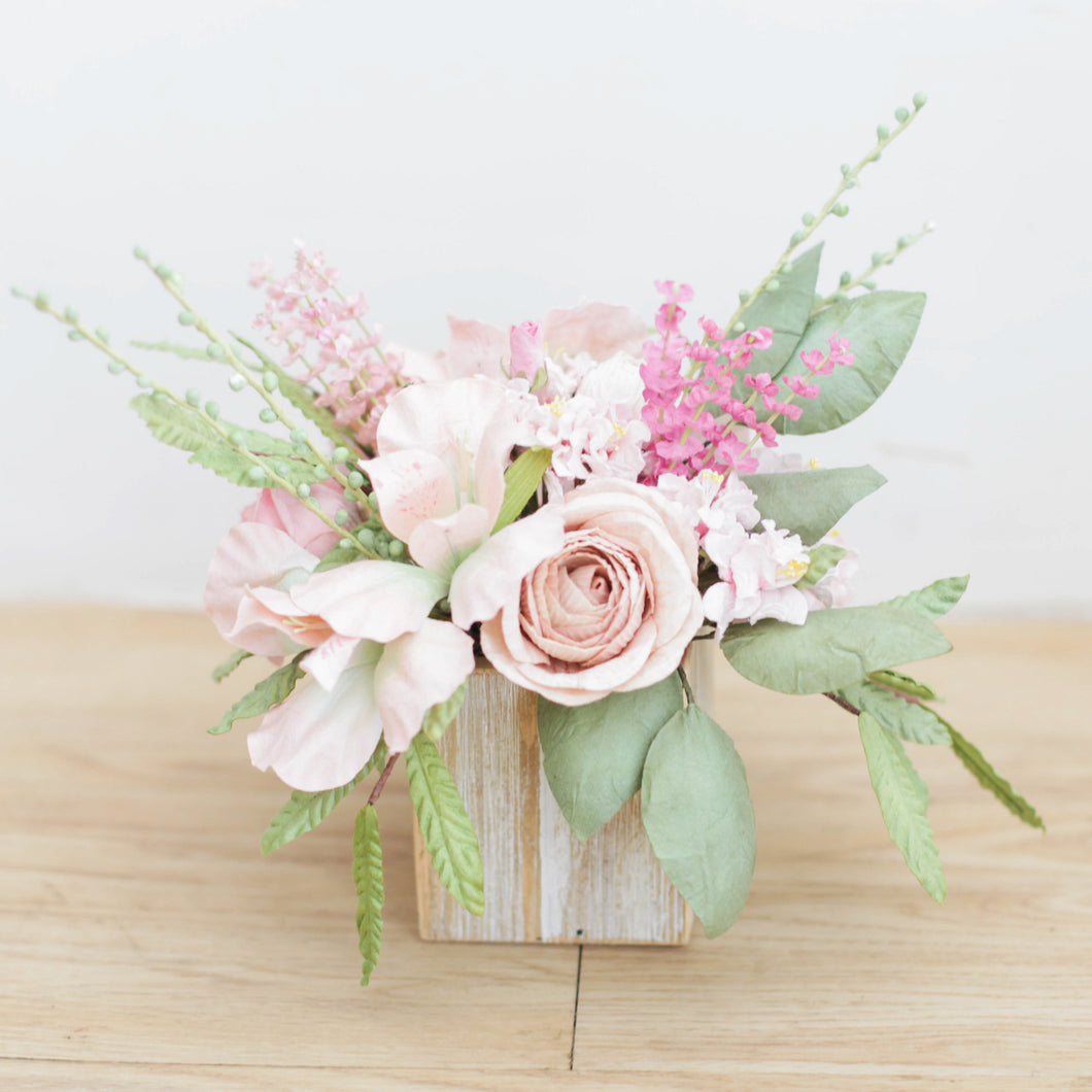 กระปุกไม้สไตล์วินเทจตกแต่งดอกไม้ประดิษฐ์ Vintage Wooden Flower Pot - Pink Blush
