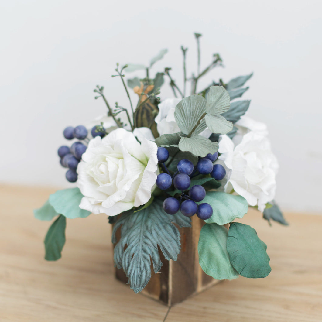 กระปุกไม้สไตล์วินเทจตกแต่งดอกไม้ประดิษฐ์ Vintage Wooden Flower Pot - White Berry