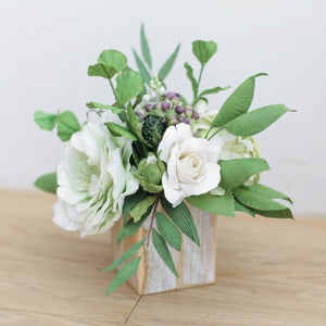 กระปุกไม้สไตล์วินเทจตกแต่งดอกไม้ประดิษฐ์ Vintage Wooden Flower Pot - White with Fresh Green