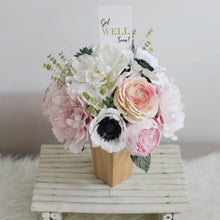 โหลดรูปภาพลงในเครื่องมือใช้ดูของ Gallery แจกันไม้สนประดับดอกไม้ดอกไม้ประดิษฐ์ Handmade Flower Vase - Blush Pink Peony
