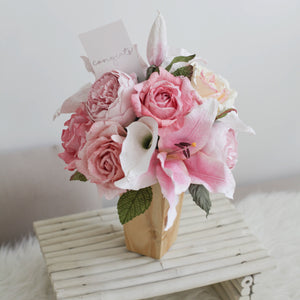 แจกันไม้สนประดับดอกไม้ดอกไม้ประดิษฐ์ Handmade Flower Vase - Sweet Lily