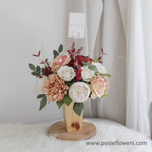 โหลดรูปภาพลงในเครื่องมือใช้ดูของ Gallery แจกันไม้สนประดับดอกไม้ดอกไม้ประดิษฐ์ Handmade Flower Vase - Rustic Burgundy

