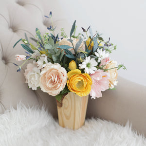 แจกันไม้สนประดับดอกไม้ดอกไม้ประดิษฐ์ Handmade Flower Vase - Honey Lemon