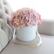 โหลดรูปภาพลงในเครื่องมือใช้ดูของ Gallery กล่องดอกไม้แสดงความยินดีขนาดใหญ่ Wonder Gift Box - Pink Candy Hydrangea
