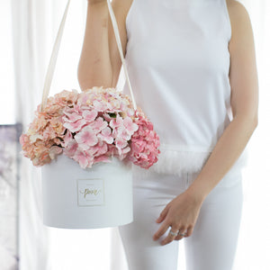 กล่องดอกไม้แสดงความยินดีขนาดใหญ่ Wonder Gift Box - Pink Candy Hydrangea