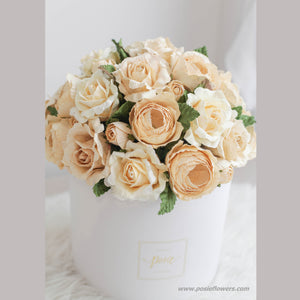 กล่องดอกไม้แสดงความยินดีขนาดใหญ่ Wonder Gift Box - Vanilla Roses