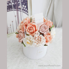 โหลดรูปภาพลงในเครื่องมือใช้ดูของ Gallery กล่องดอกไม้แสดงความยินดีขนาดใหญ่ Wonder Gift Box - Sweet Old Rose
