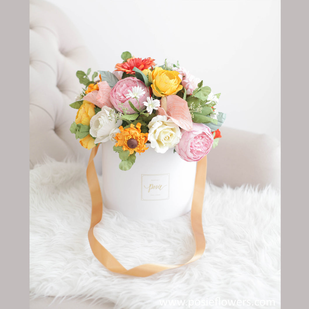 กล่องดอกไม้แสดงความยินดีขนาดใหญ่ Wonder Gift Box - Lively Peony & Roses