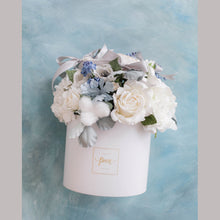 โหลดรูปภาพลงในเครื่องมือใช้ดูของ Gallery กล่องดอกไม้แสดงความยินดีขนาดใหญ่ Wonder Gift Box - Frozen
