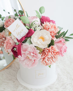 กล่องดอกไม้แสดงความยินดีขนาดใหญ่ Wonder Gift Box - Pink Peach Peony