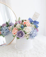 โหลดรูปภาพลงในเครื่องมือใช้ดูของ Gallery กล่องดอกไม้แสดงความยินดีขนาดใหญ่ Wonder Gift Box - Violet Purple
