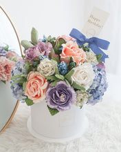 โหลดรูปภาพลงในเครื่องมือใช้ดูของ Gallery กล่องดอกไม้แสดงความยินดีขนาดใหญ่ Wonder Gift Box - Violet Purple
