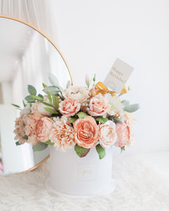 กล่องดอกไม้แสดงความยินดีขนาดใหญ่ Wonder Gift Box - Peach and Gold