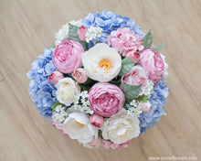 โหลดรูปภาพลงในเครื่องมือใช้ดูของ Gallery กล่องดอกไม้แสดงความยินดีขนาดใหญ่ Wonder Gift Box - Blue and Pink
